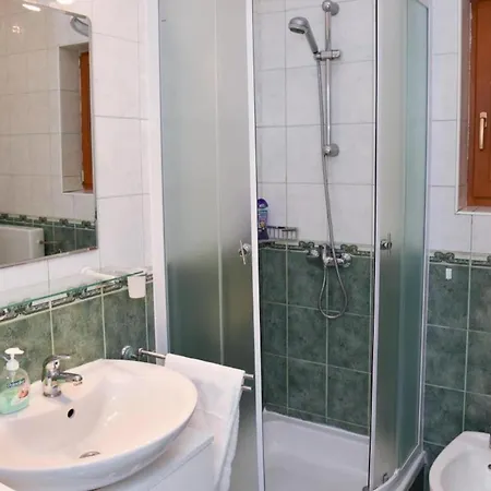 Spacious And Tranquil With Shared Pool - Two Bedroom With Shared Pool Lejlighed Hvar Town