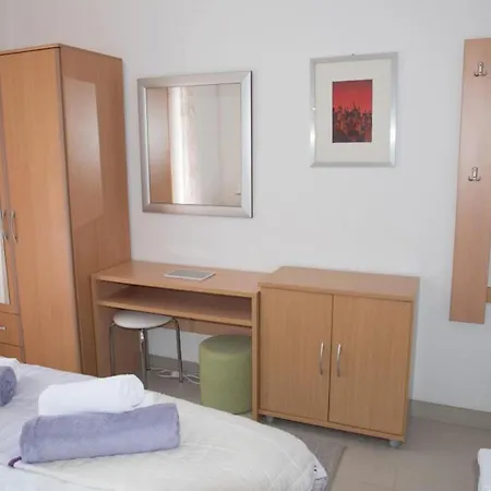 Apartment Spacious And Tranquil With Shared Pool - Two Bedroom With Shared Pool