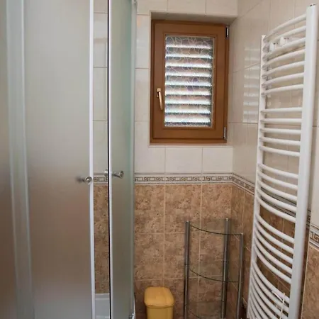 Spacious And Tranquil With Shared Pool - Two Bedroom With Shared Pool Apartment