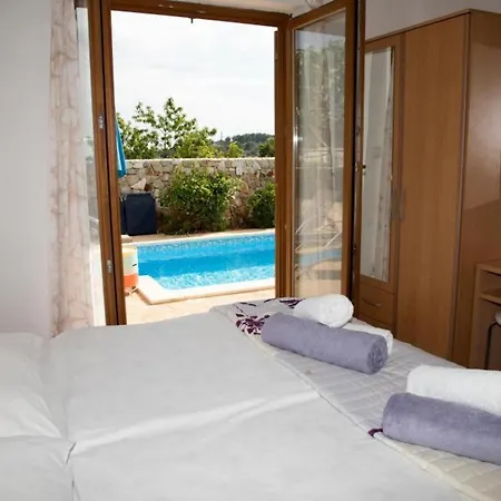 Spacious And Tranquil With Shared Pool - Two Bedroom With Shared Pool * هفار