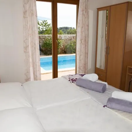 شقة Spacious And Tranquil With Shared Pool - Two Bedroom With Shared Pool هفار